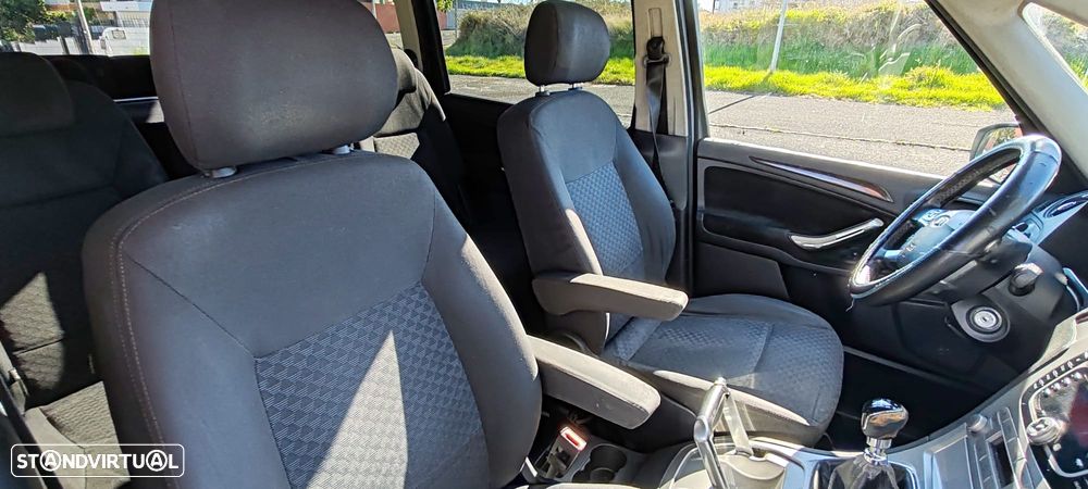 Ford Galaxy - 16