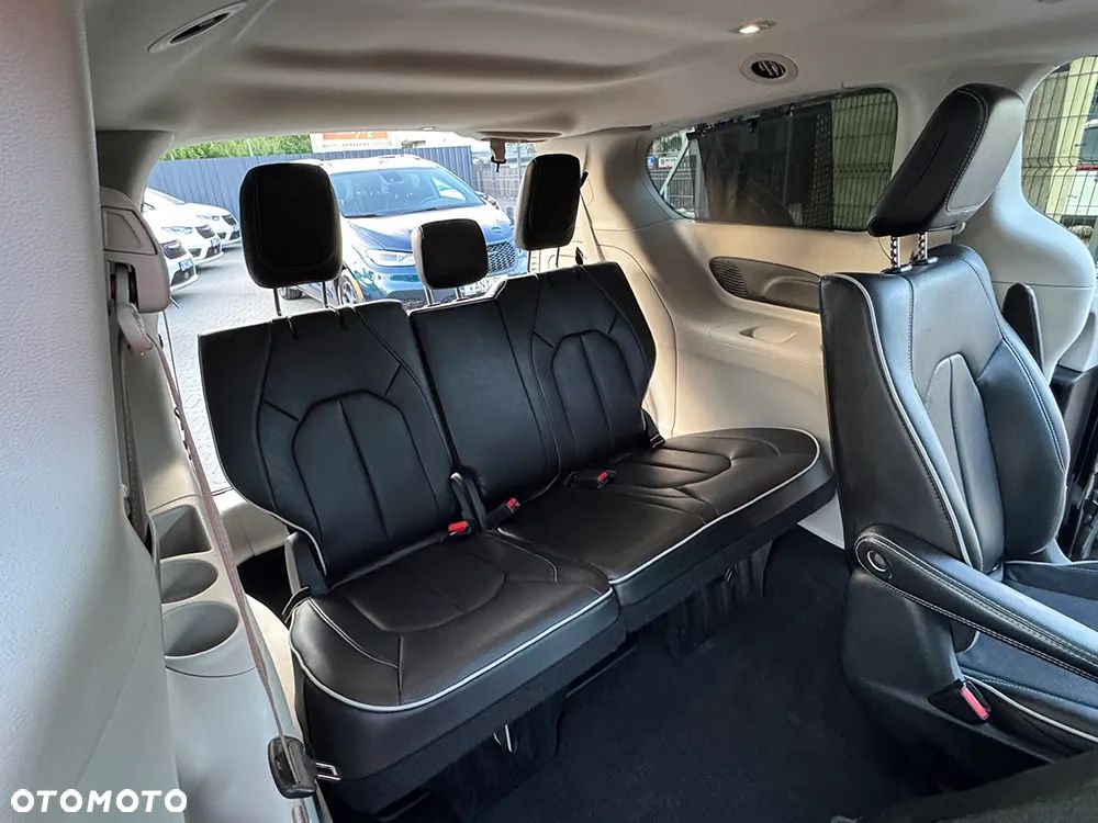 Chrysler Pacifica - 12