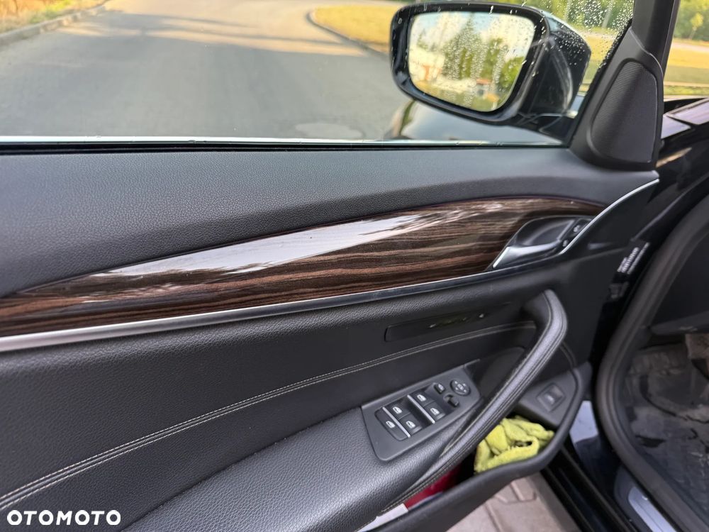 BMW Seria 5 530d xDrive Sport-Aut Luxury Line - 11