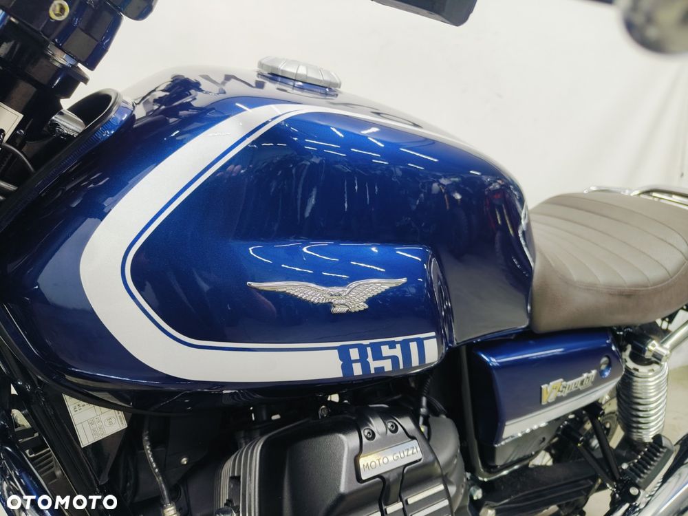 Moto Guzzi V7 - 23
