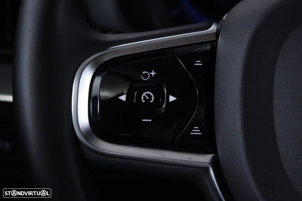 Volvo XC 60 2.0 T6 PHEV Plus Dark AWD - 23