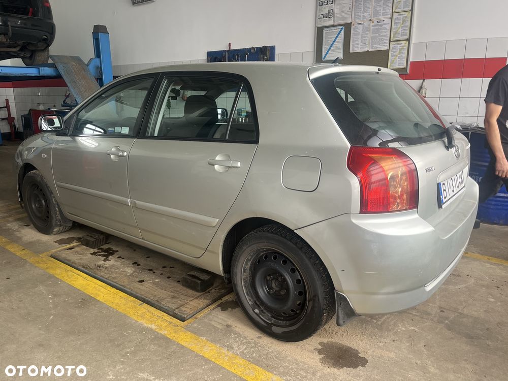 Toyota Corolla - 4