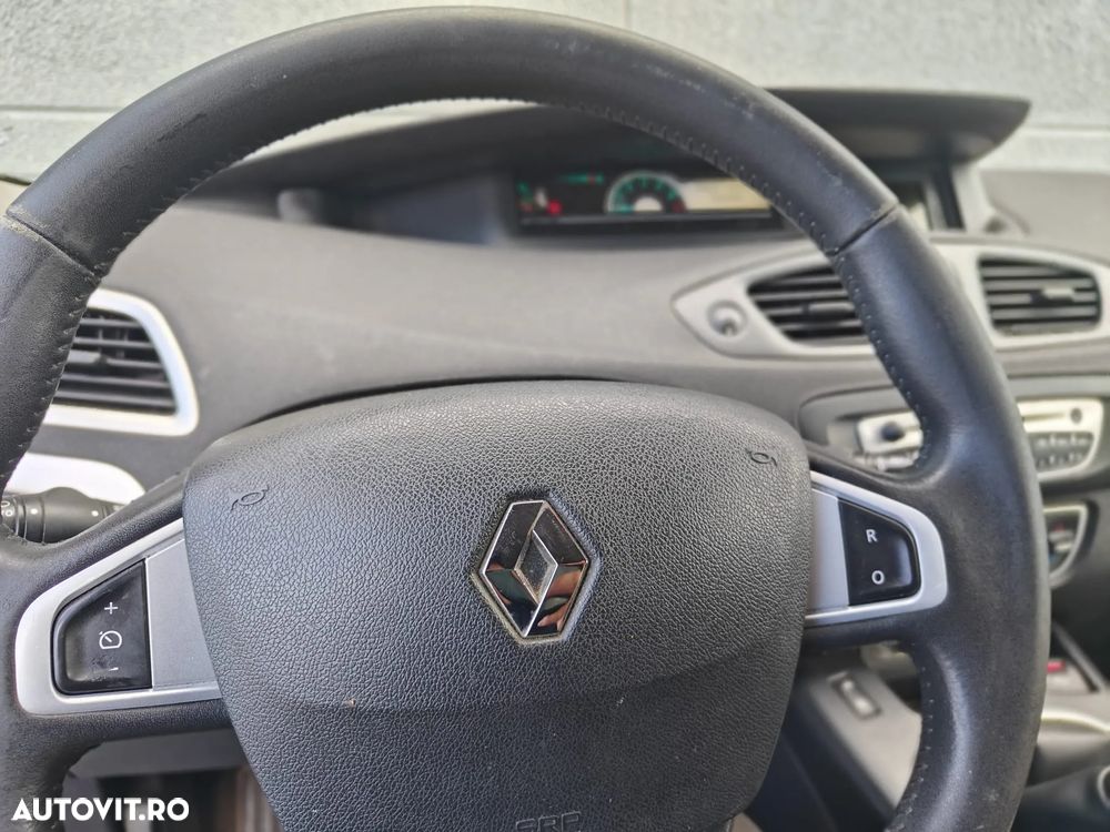 Renault Grand Scenic dCi 130 FAP Start & Stop Bose Edition - 11