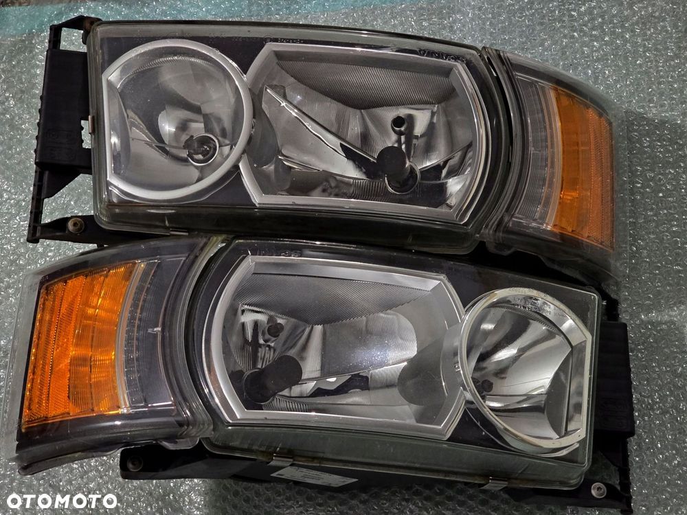 LAMPA PRZEDNIA REFLEKTOR SCANIA XENON V8 KOMPLET 2442615 - 2