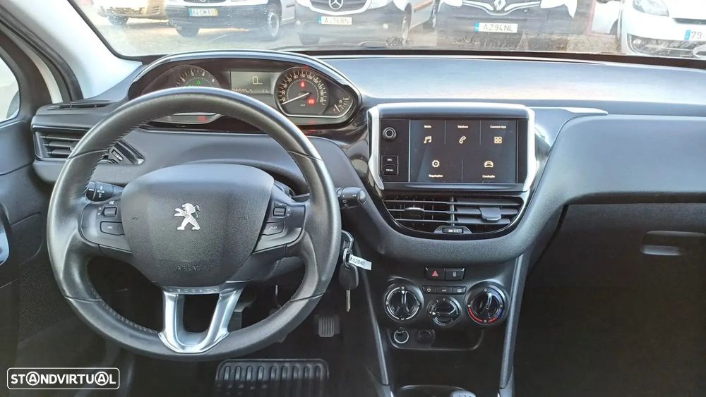 Peugeot 208 - 16