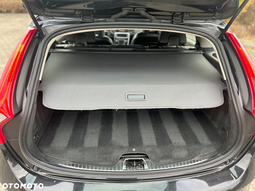 Volvo V60 D6 AWD Plug-in Hybrid Summum - 30