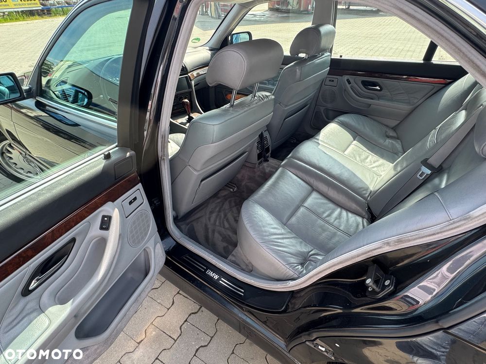 BMW Seria 7 - 11