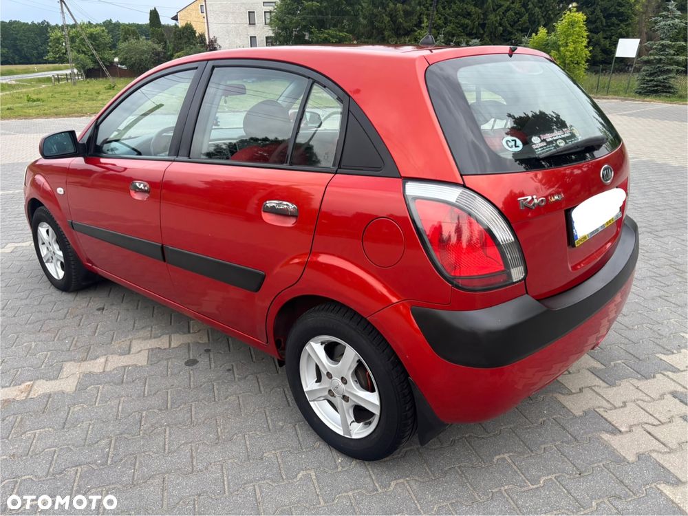 Kia Rio - 26