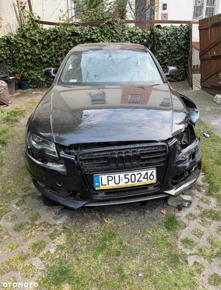 Audi A4 Limousine - 1
