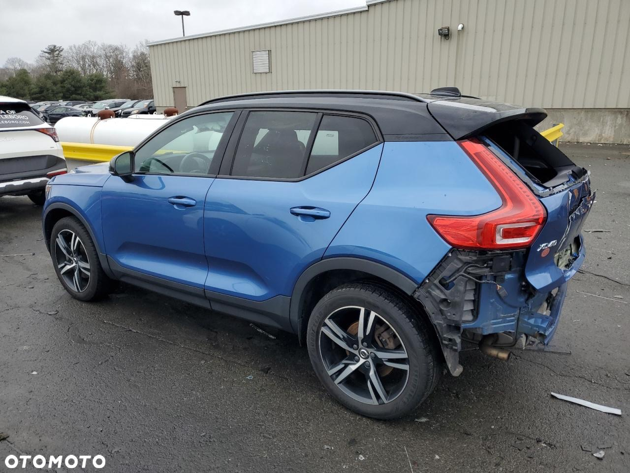 Volvo XC 40 T5 AWD Momentum - 2
