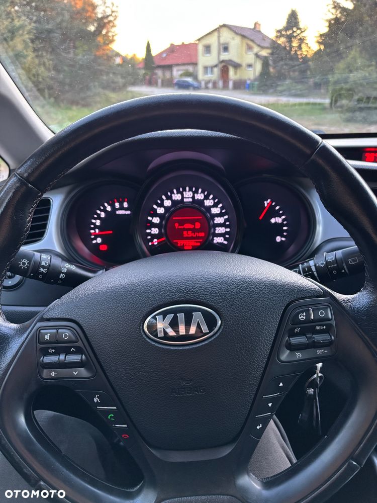 Kia Ceed - 12