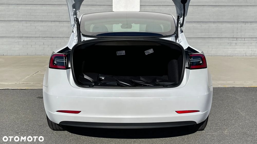 Tesla Model 3 - 9