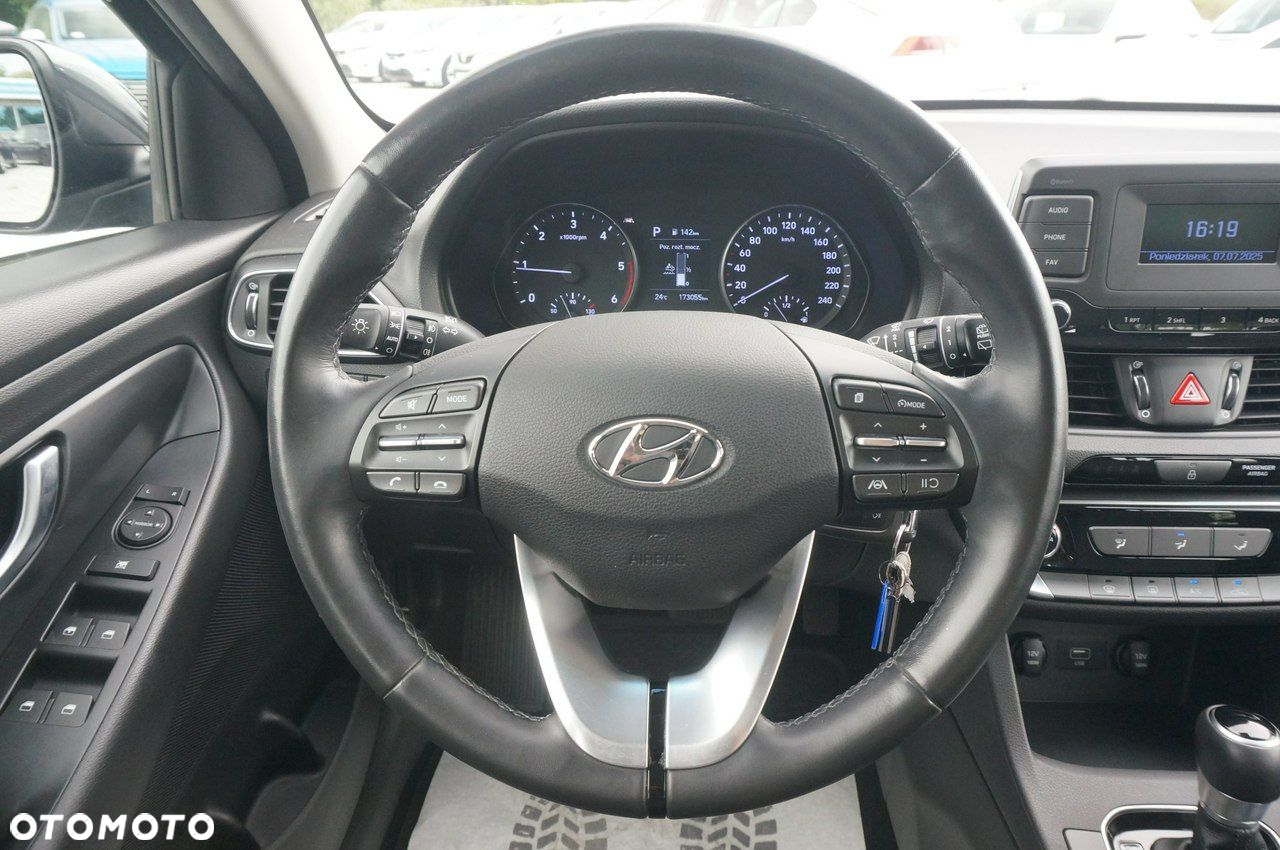 Hyundai i30 1.6 D Classic + DCT - 12