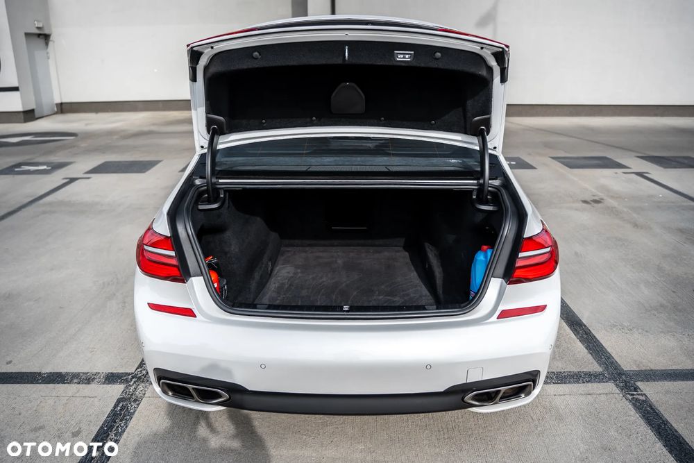 BMW Seria 7 M760Li xDrive - 11