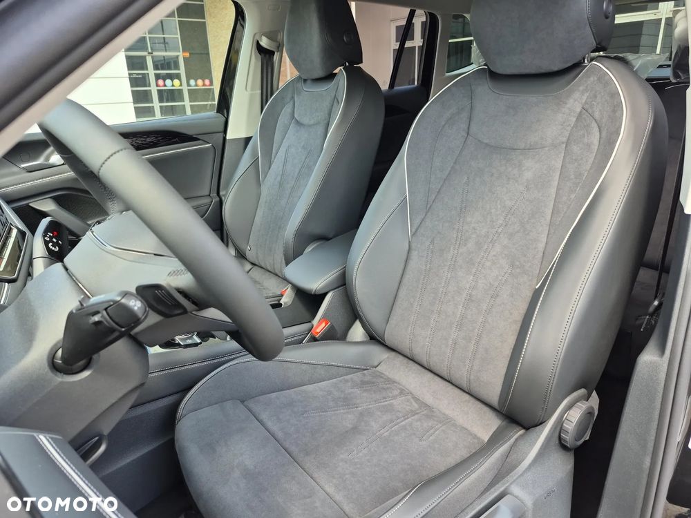 Volkswagen Tiguan - 11