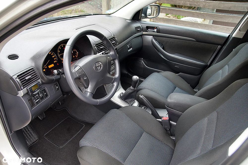 Toyota Avensis 1.8 VVT-i Sol Premium - 10