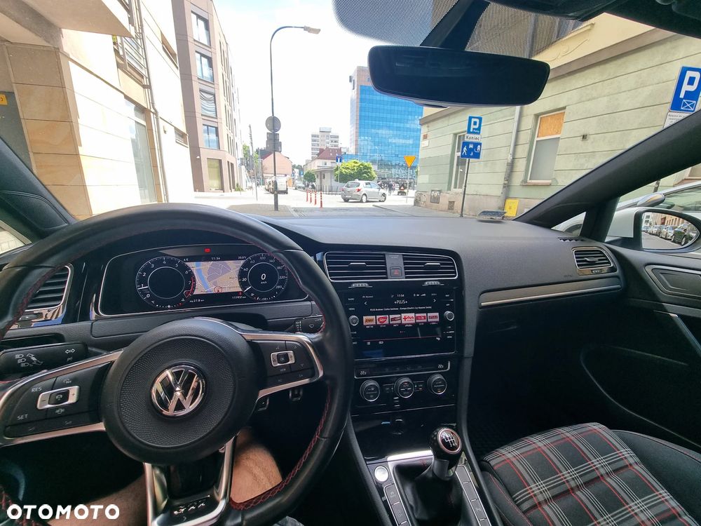 Volkswagen Golf - 11