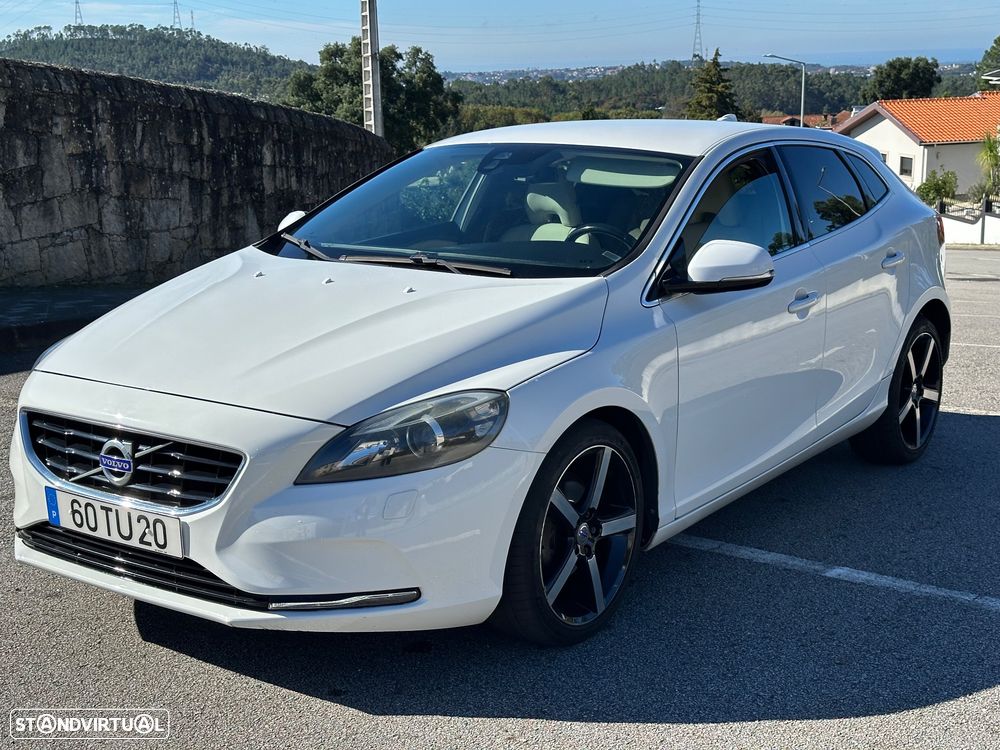 Volvo V40 D2 Momentum - 1