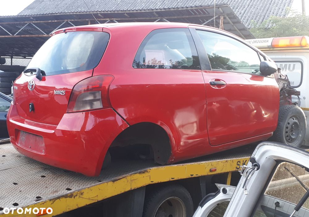 TOYOTA YARIS I 1,0 części Skrzynia lampy błotnik szyby99-05 - 11