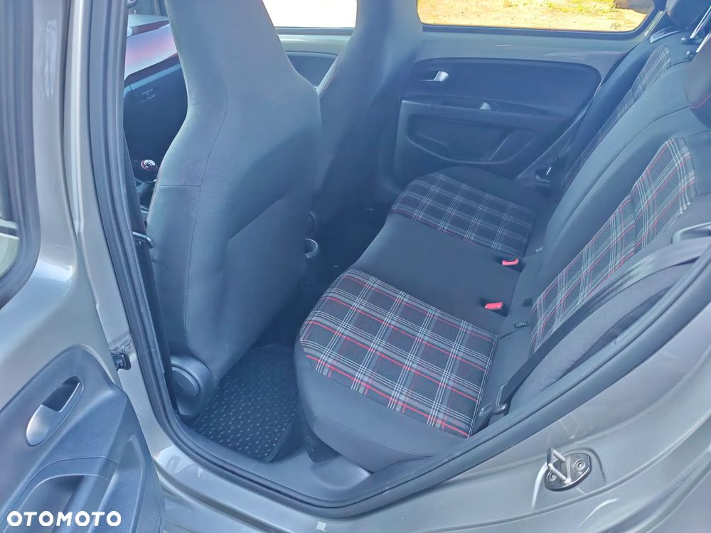 Volkswagen up! GTI - 15