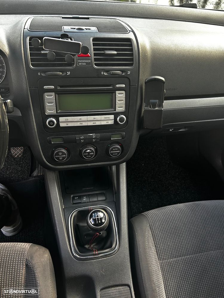 VW Jetta 1.9 TDi Confortline - 8