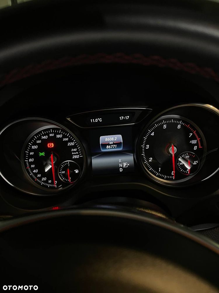 Mercedes-Benz CLA 220 4-Matic AMG Line - 10