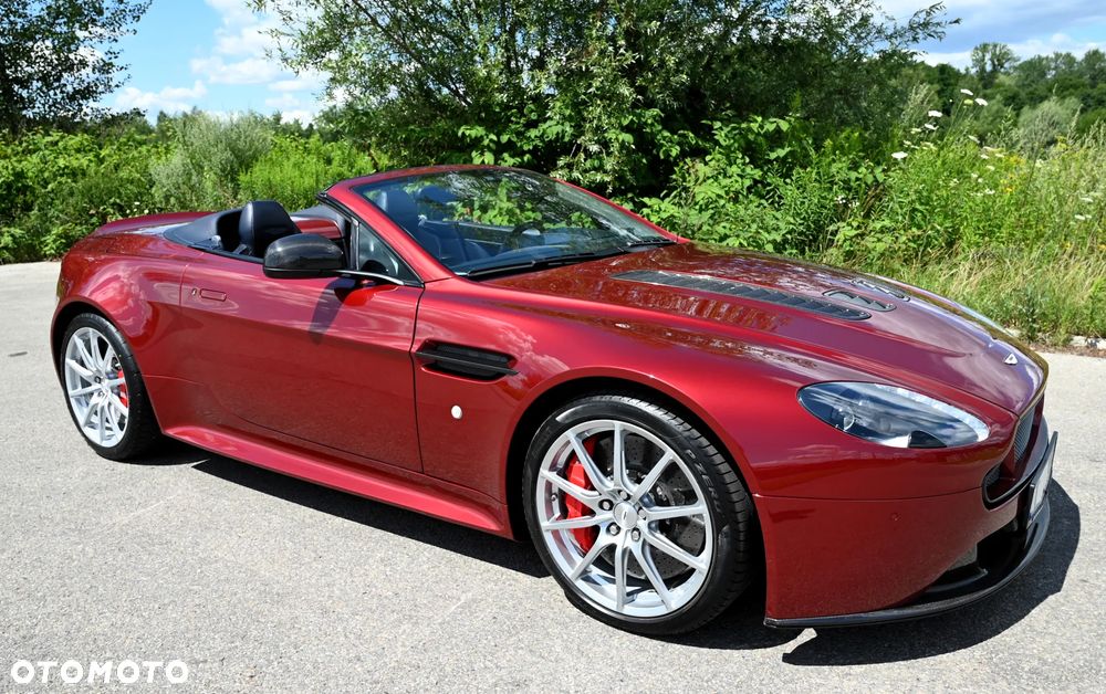 Aston Martin Vantage - 8