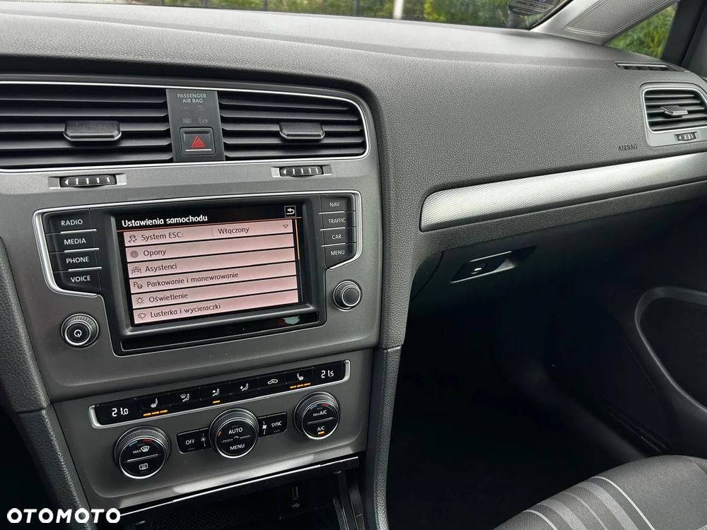 Volkswagen Golf - 34