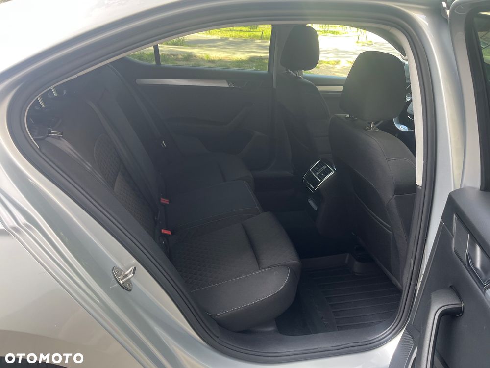 Skoda Superb 2.0 TDI SCR Style DSG - 9