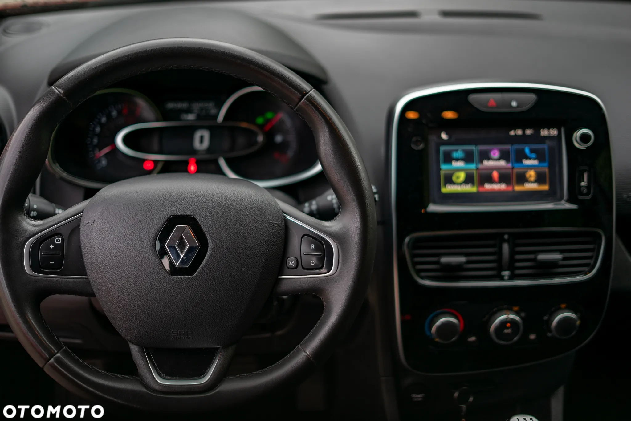 Renault Clio 1.2 16V Limited - 32