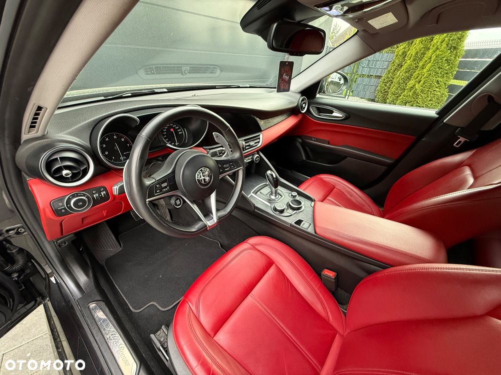 Alfa Romeo Giulia 2.0 Turbo - 10
