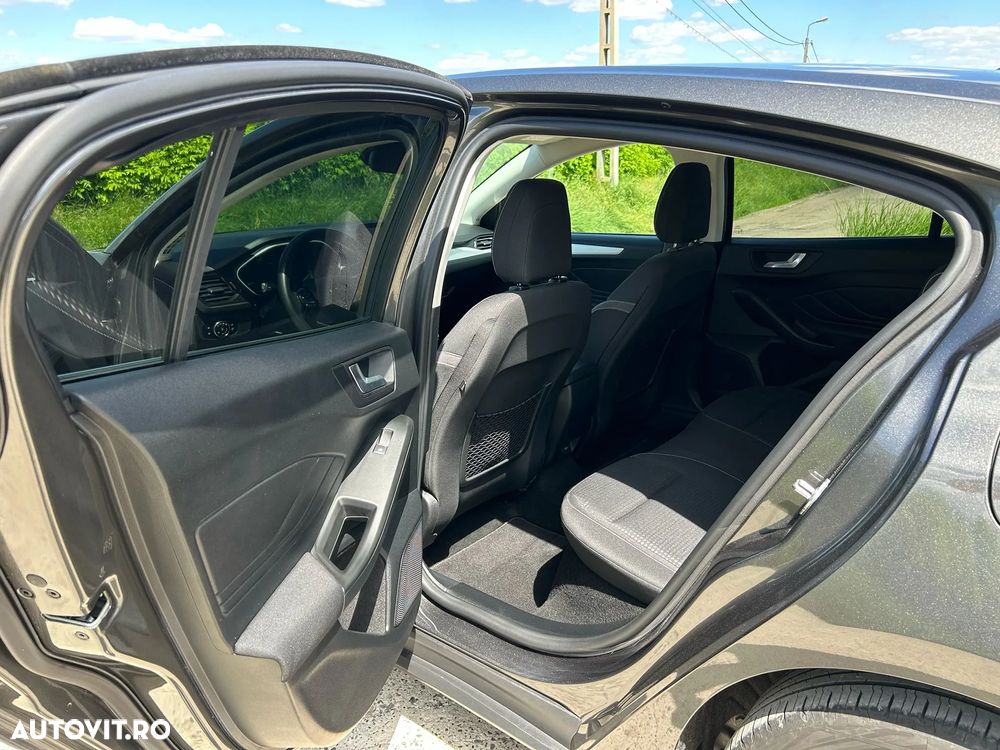 Ford Focus - 10