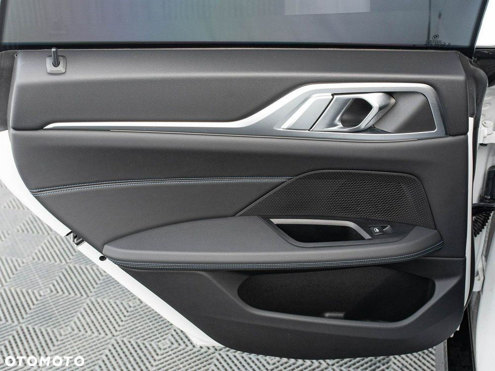 BMW i4 - 28