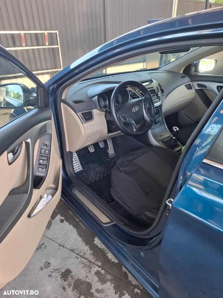 Hyundai Elantra 1.6 MPi Exclusive - 10
