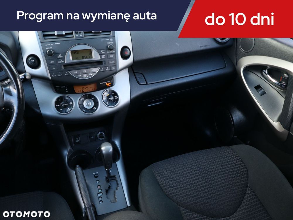 Toyota RAV4 - 10
