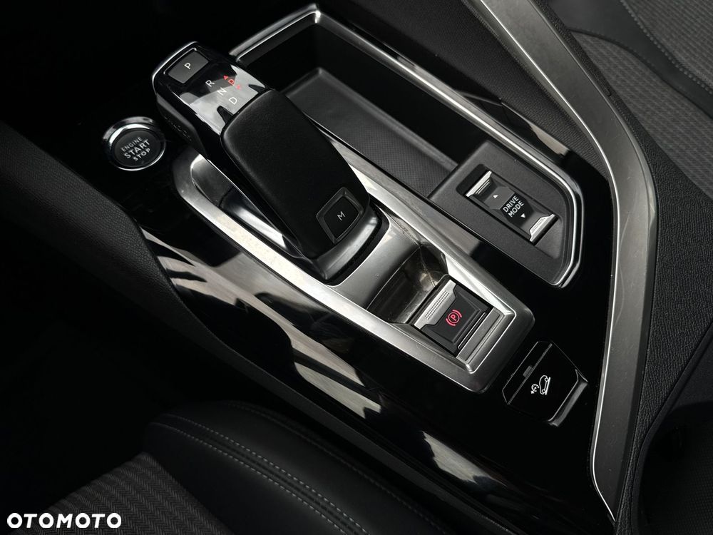 Peugeot 3008 1.2 PureTech Allure Pack S&S EAT8 - 18