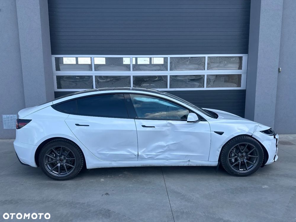 Tesla Model 3 - 3