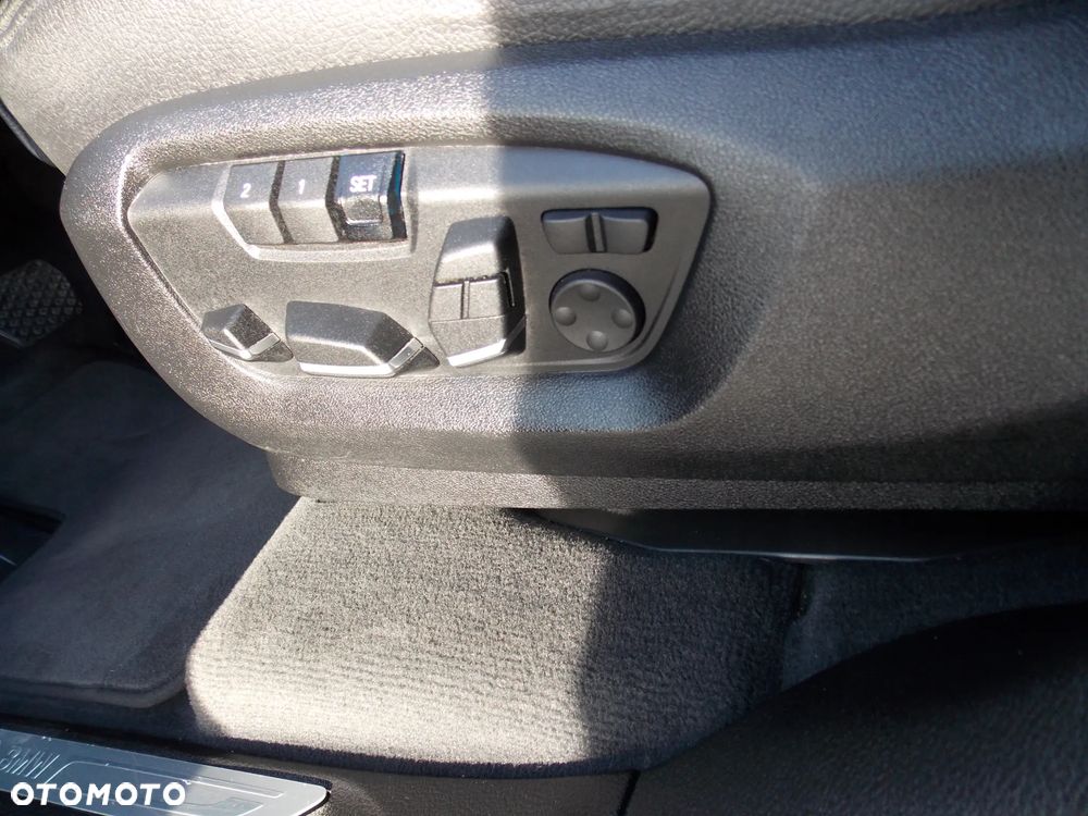 BMW X5 xDrive50i Sport-Aut - 16