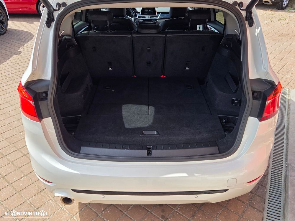 BMW 218 Gran Tourer i Line Luxury Auto - 31