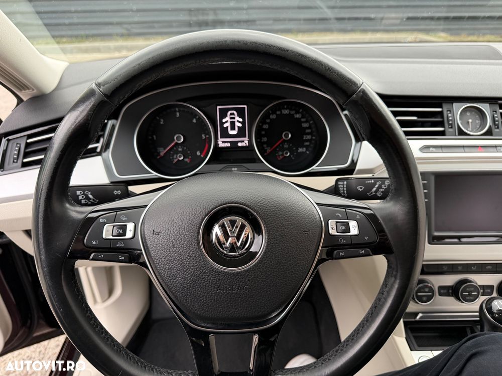 Volkswagen Passat - 14