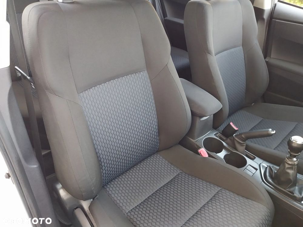 Toyota Auris 1.33 Dual-VVT-i Cool - 21