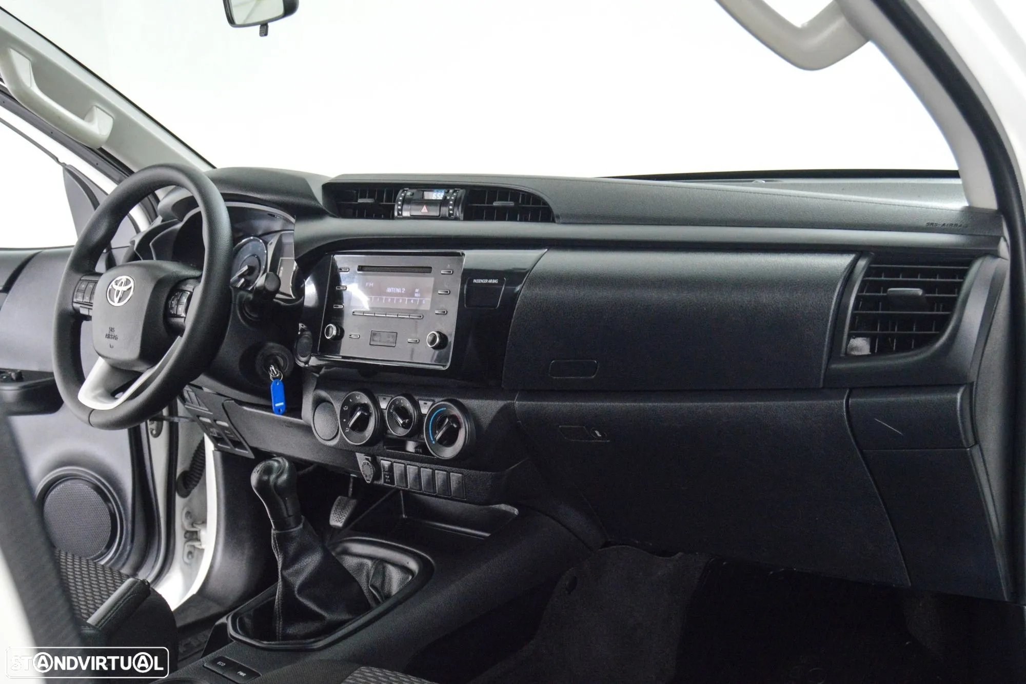 Toyota Hilux 2.4 D-4D 4X2 Cabine Simples 2L - 7