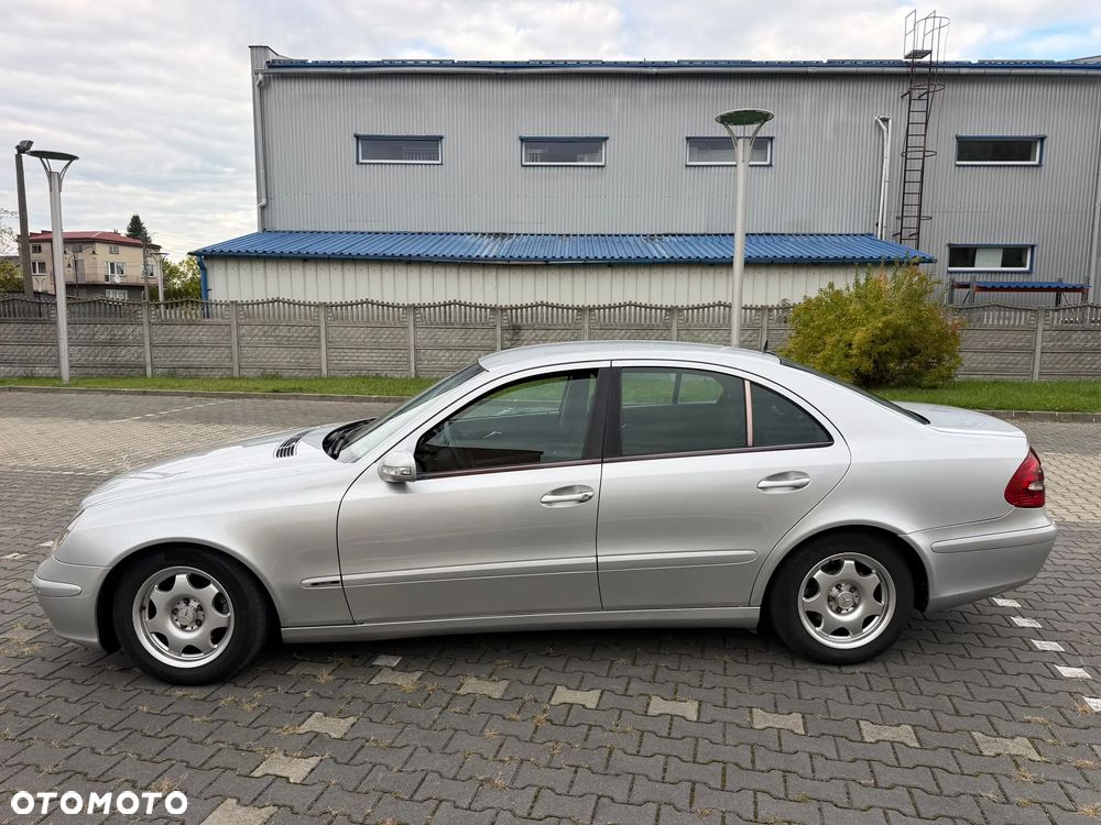 Mercedes-Benz E-Class 2003 photo 2