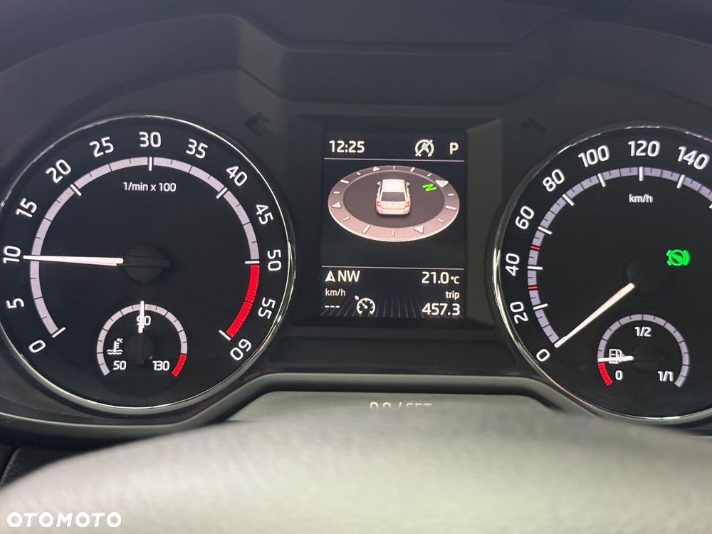 Skoda Octavia 2.0 TDI DSG RS - 24