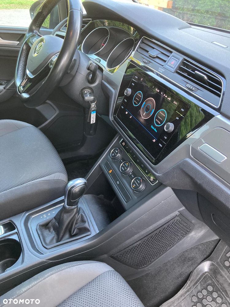 Volkswagen Touran - 16