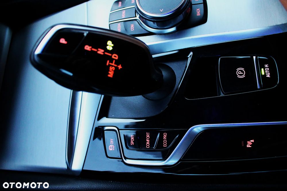 BMW Seria 5 520d Luxury Line sport - 21