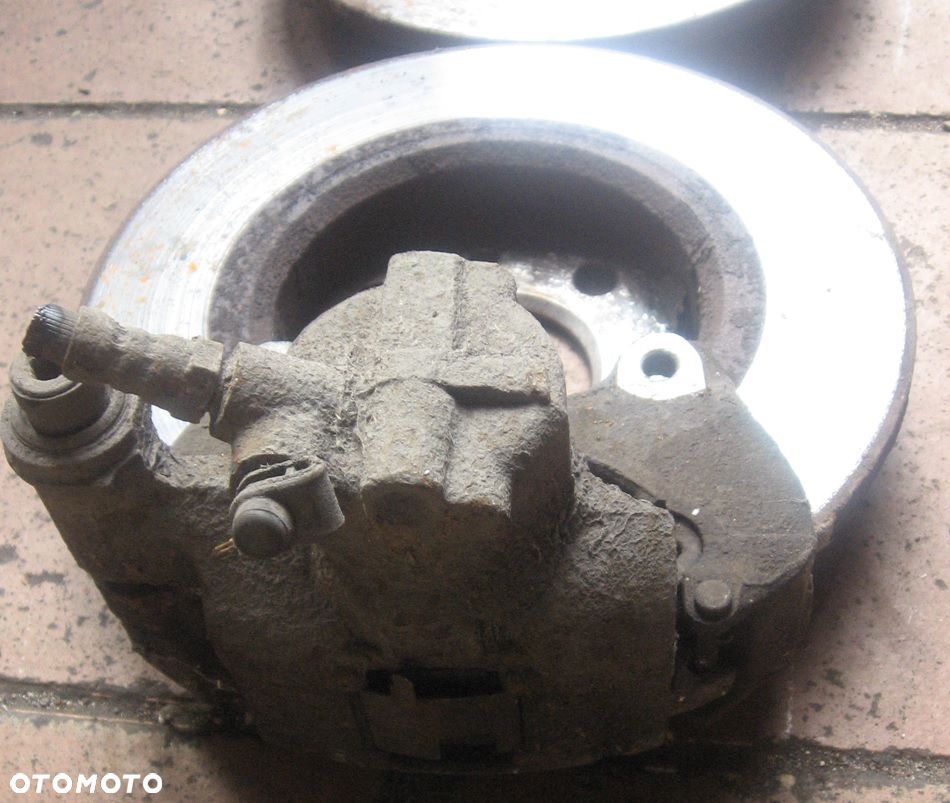 zacisk hamulcowy jarzmo lewy prawy FIAT PANDA II 1.2 8V - 4