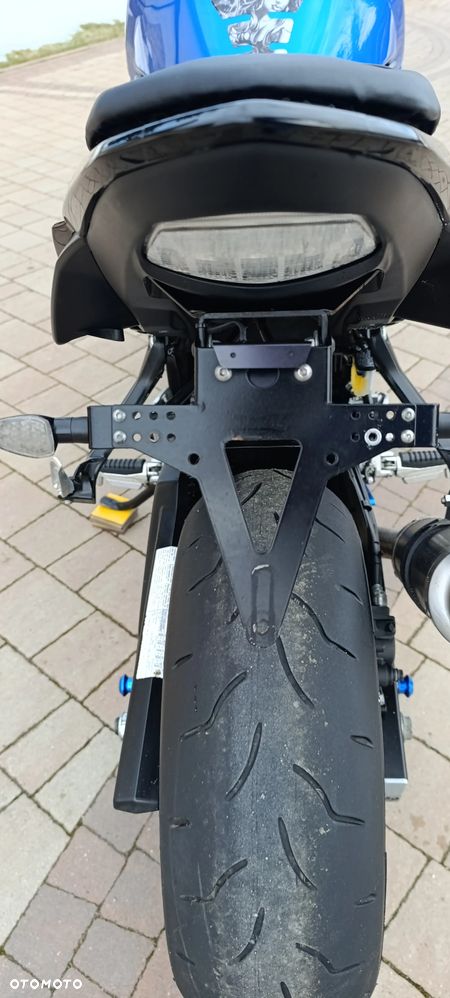 Suzuki GSR - 31