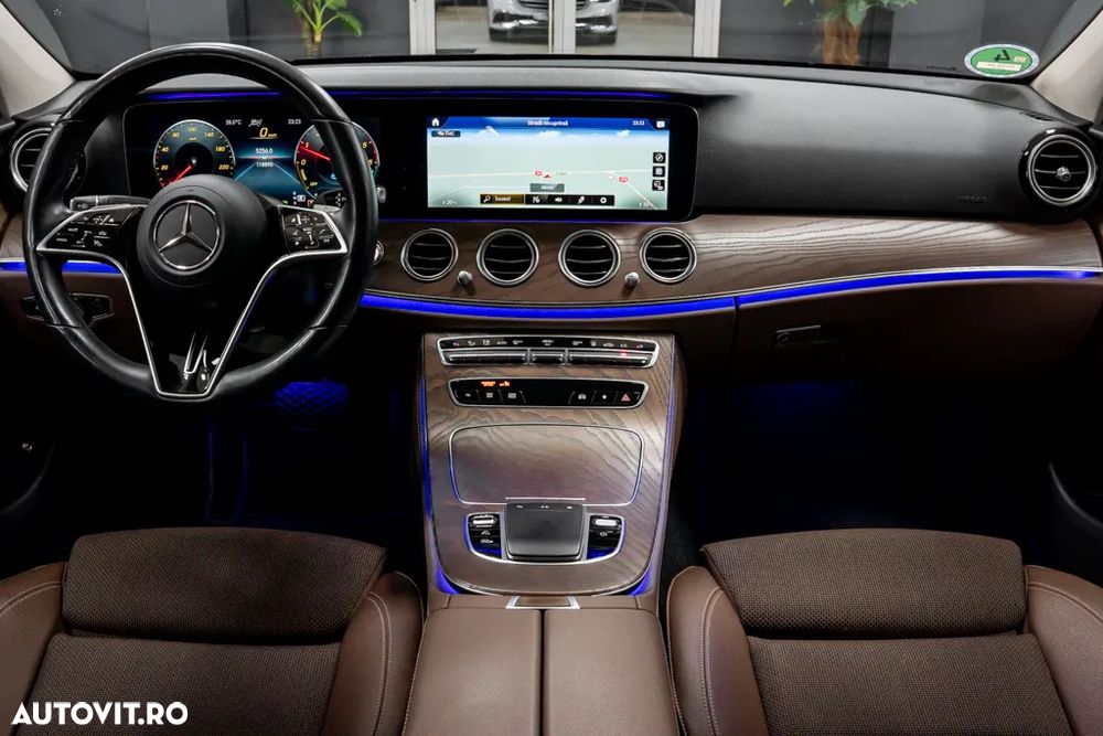 Mercedes-Benz E 300 de Aut. - 8