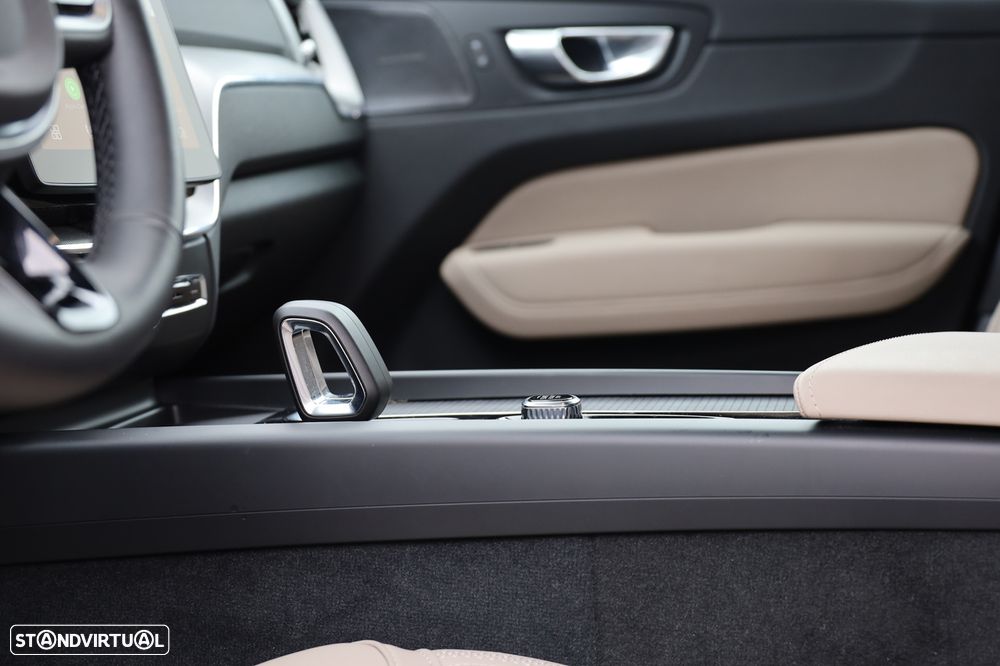 Volvo XC 60 2.0 T6 PHEV Core AWD - 15